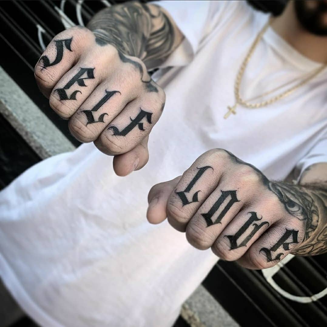 Unterarm tattoo buchstaben Tattoo Buchstaben