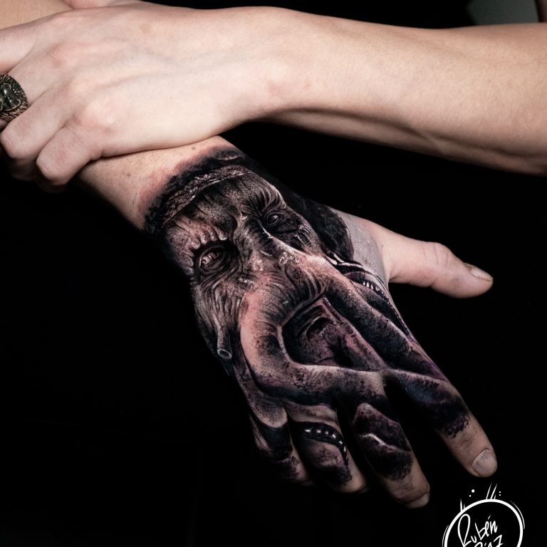 Debi Johnes, Pirates of the carribean hand tattoo realistic